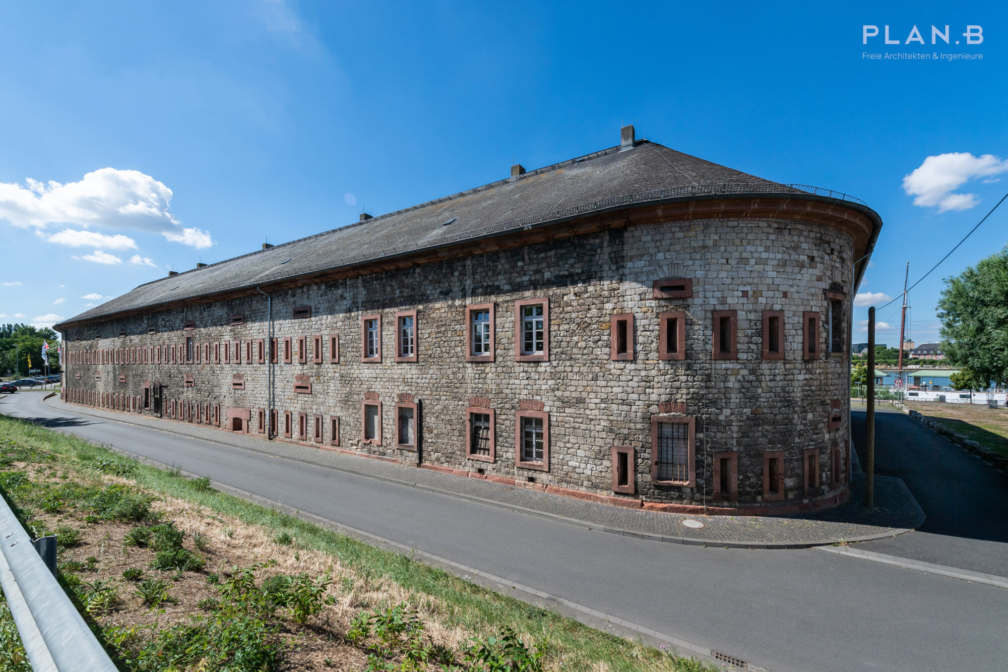 Historische Festungsanlage Reduit Rheinufer Kastel